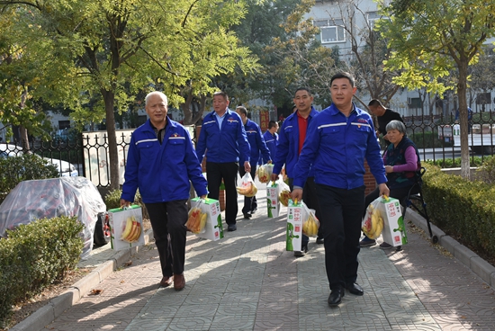 集團(tuán)機(jī)關(guān)黨支部到南韓村老年幸福院獻(xiàn)愛(ài)心12
