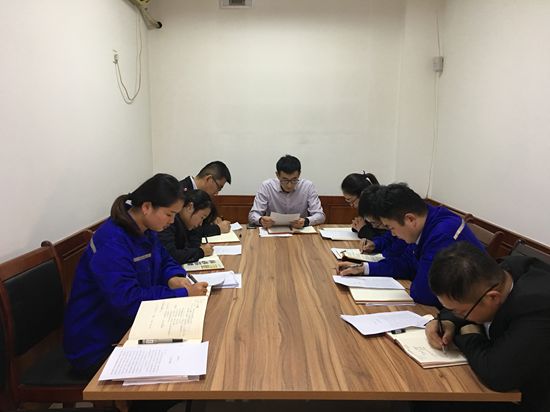 運營中心召開工作會議56
