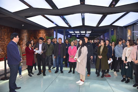 羅村鎮(zhèn)黨委、村域黨支部到重山文化館開展“不忘初心 牢記使命”主題教育活動80