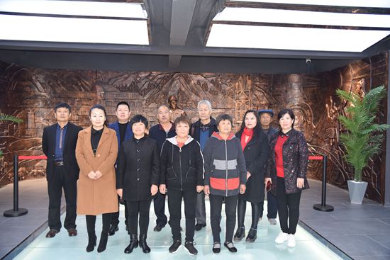 羅村鎮(zhèn)黨委、村域黨支部到重山文化館開展“不忘初心 牢記使命”主題教育活動80