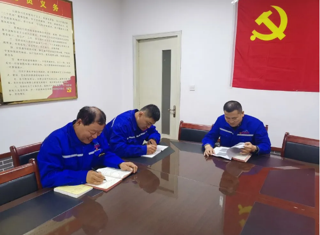 魯中水泥黨支部組織召開(kāi)支委會(huì)、 主題黨日活動(dòng)0
