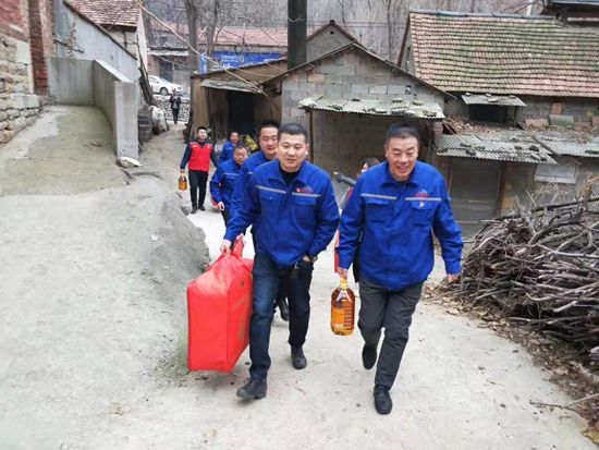 魯中水泥黨支部走訪(fǎng)慰問(wèn)困難群眾  山東重山集團(tuán)有限公司  今天